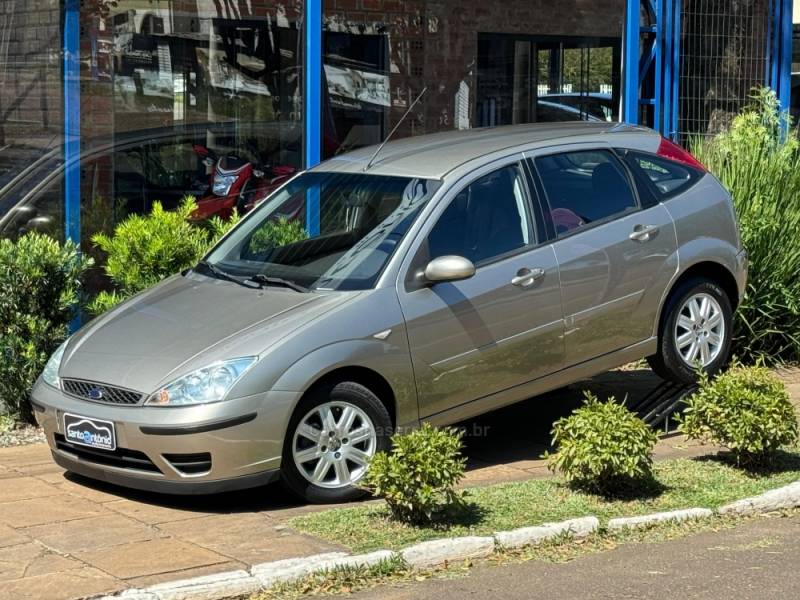 FORD - FOCUS - 2009/2009 - Prata - R$ 31.900,00