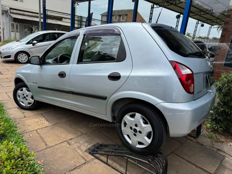 CHEVROLET - CELTA - 2010/2011 - Prata - R$ 29.900,00