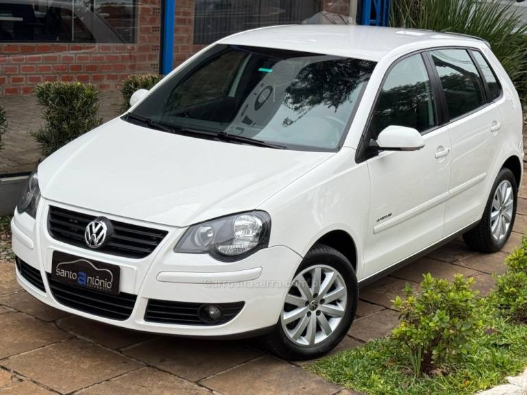 VOLKSWAGEN - POLO - 2012/2012 - Branca - R$ 44.900,00