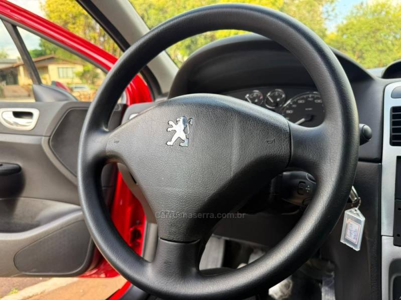 PEUGEOT - 307 - 2009/2010 - Vermelha - R$ 26.900,00