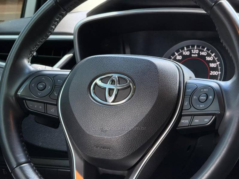 TOYOTA - COROLLA - 2022/2023 - Branca - R$ 132.900,00