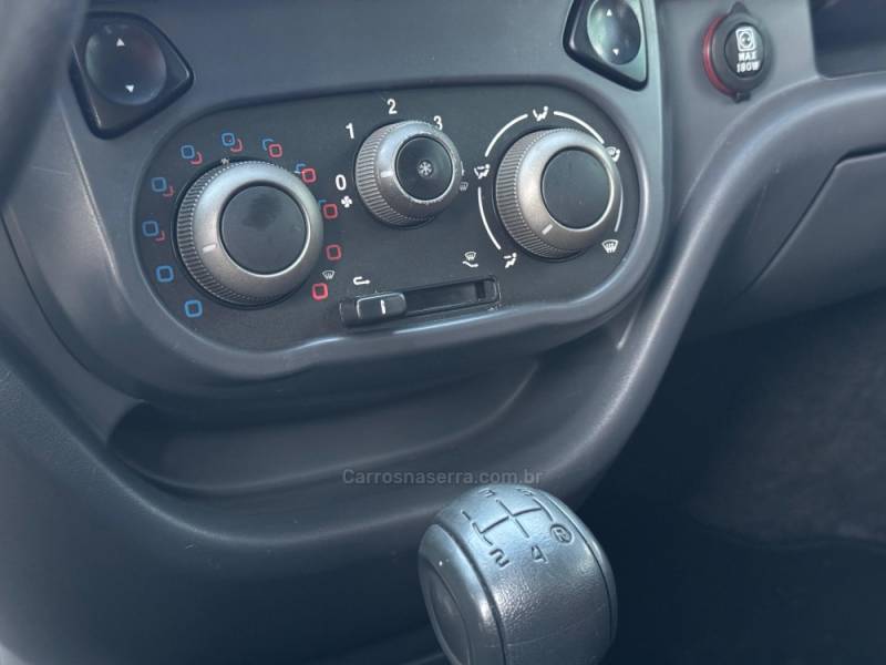 FIAT - UNO - 2012/2013 - Branca - R$ 42.900,00