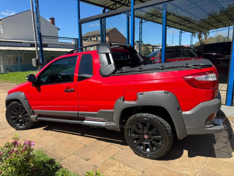 FIAT - STRADA - 2015/2016 - Vermelha - R$ 59.900,00