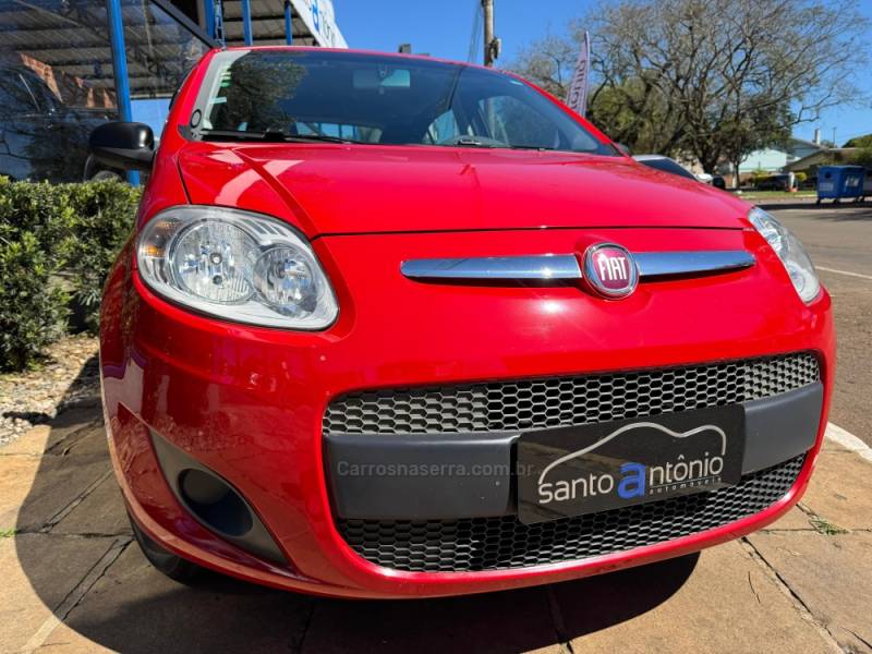 FIAT - PALIO - 2015/2016 - Vermelha - R$ 41.900,00