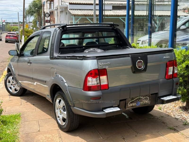 FIAT - STRADA - 2010/2010 - Cinza - R$ 44.900,00
