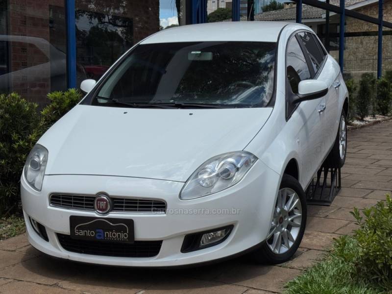 FIAT - BRAVO - 2013/2014 - Branca - R$ 38.900,00