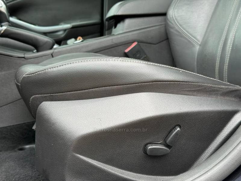 FORD - FOCUS - 2015/2015 - Preta - R$ 55.900,00