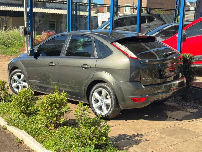 FORD - FOCUS - 2013/2013 - Cinza - R$ 46.900,00