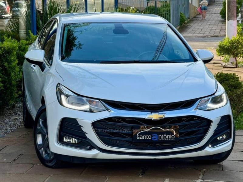 CHEVROLET - CRUZE - 2022/2023 - Branca - R$ 114.900,00