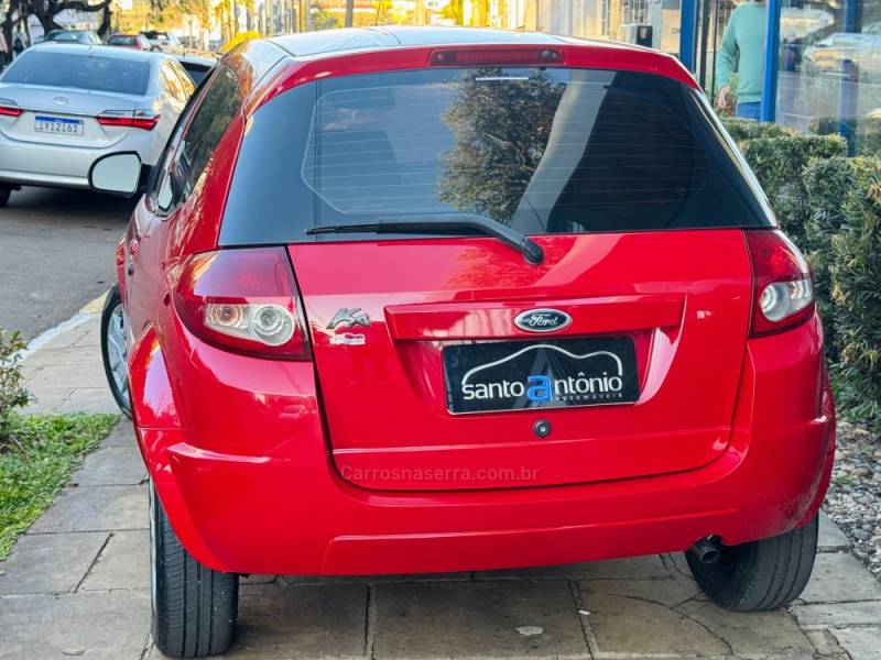 FORD - KA - 2010/2011 - Vermelha - R$ 27.900,00
