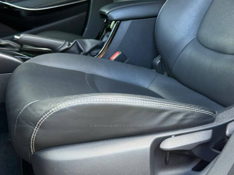 TOYOTA - COROLLA - 2022/2023 - Branca - R$ 132.900,00