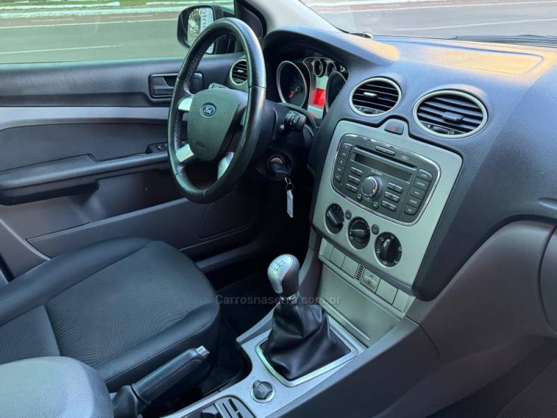 FORD - FOCUS - 2013/2013 - Cinza - R$ 46.900,00