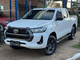 TOYOTA - HILUX - 2023/2024 - Branca - R$ 219.900,00
