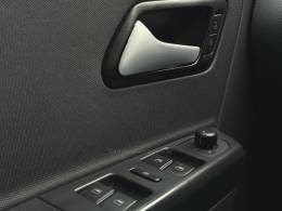 VOLKSWAGEN - FOX - 2013/2014 - Vermelha - R$ 43.900,00