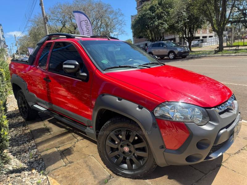 FIAT - STRADA - 2015/2016 - Vermelha - R$ 59.900,00