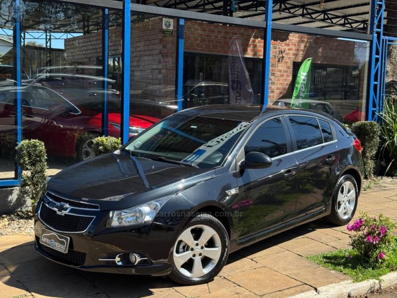 CHEVROLET - CRUZE - 2013/2014 - Preta - R$ 61.900,00