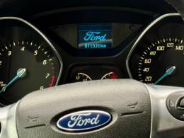 FORD - FOCUS - 2014/2015 - Branca - R$ 54.900,00