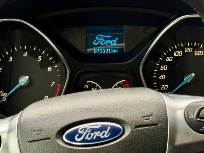 FORD - FOCUS - 2014/2015 - Branca - R$ 54.900,00