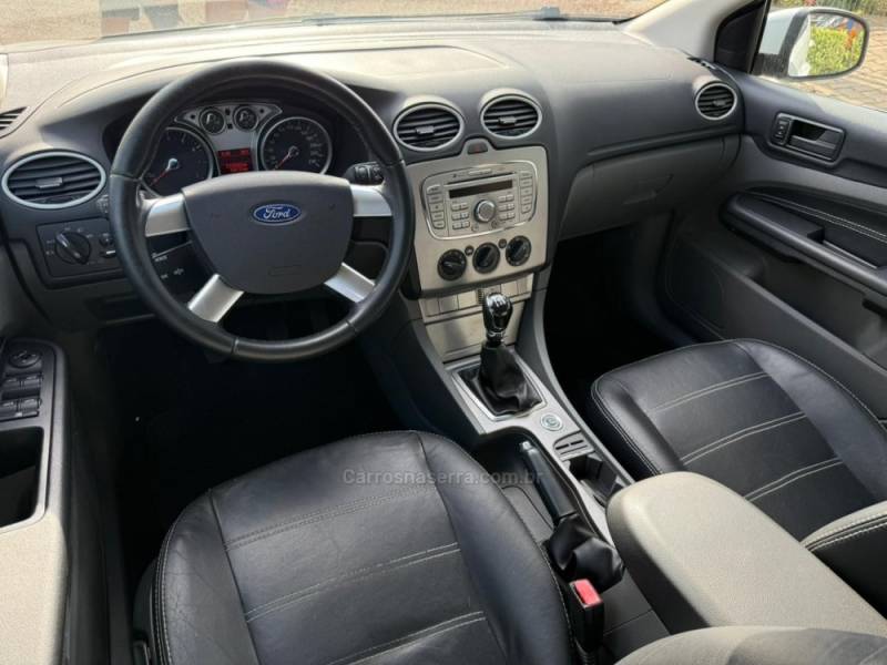 FORD - FOCUS - 2011/2011 - Branca - R$ 43.900,00