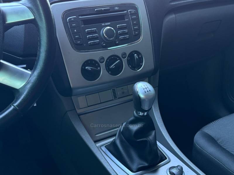 FORD - FOCUS - 2013/2013 - Cinza - R$ 46.900,00