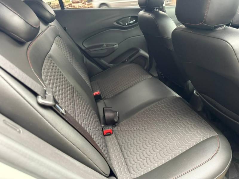 CHEVROLET - ONIX - 2017/2018 - Prata - R$ 65.900,00