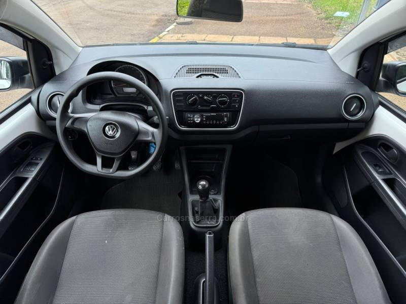 VOLKSWAGEN - UP - 2017/2018 - Branca - R$ 46.900,00