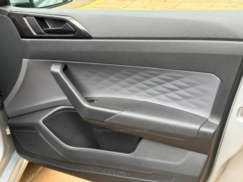 VOLKSWAGEN - POLO - 2024/2025 - Prata - R$ 76.900,00
