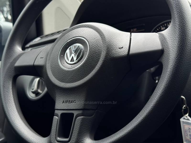VOLKSWAGEN - FOX - 2013/2014 - Prata - R$ 42.900,00