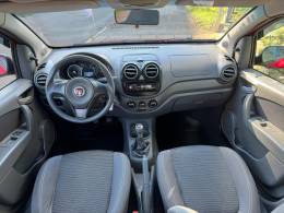FIAT - PALIO - 2015/2016 - Vermelha - R$ 41.900,00