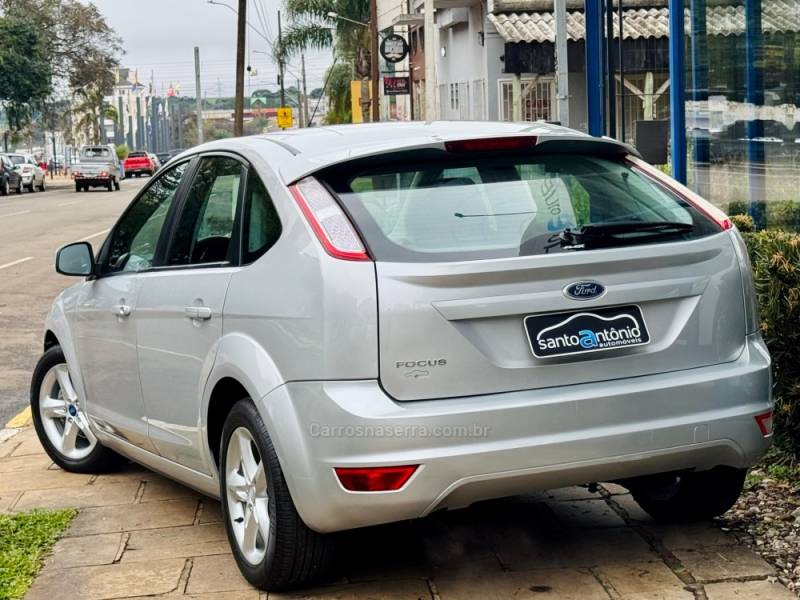 FORD - FOCUS - 2011/2012 - Prata - R$ 41.900,00