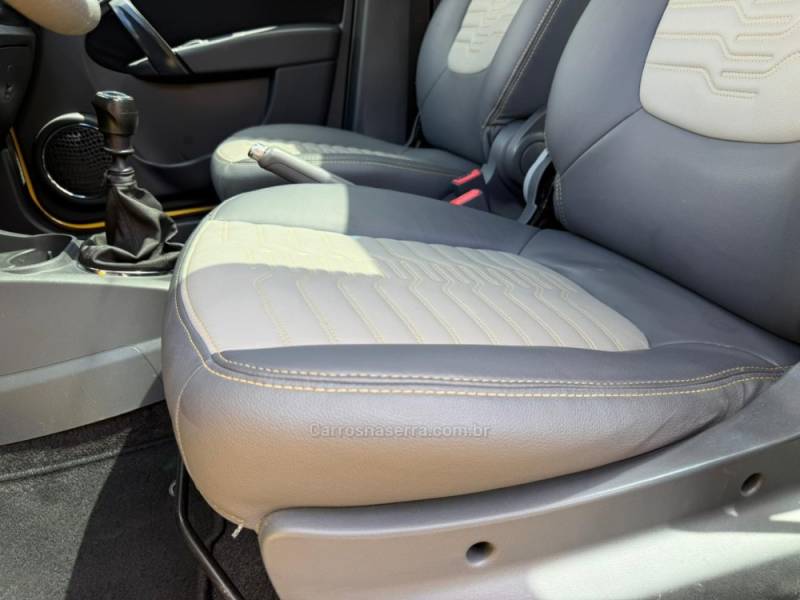 FIAT - PALIO - 2013/2014 - Amarela - R$ 44.900,00