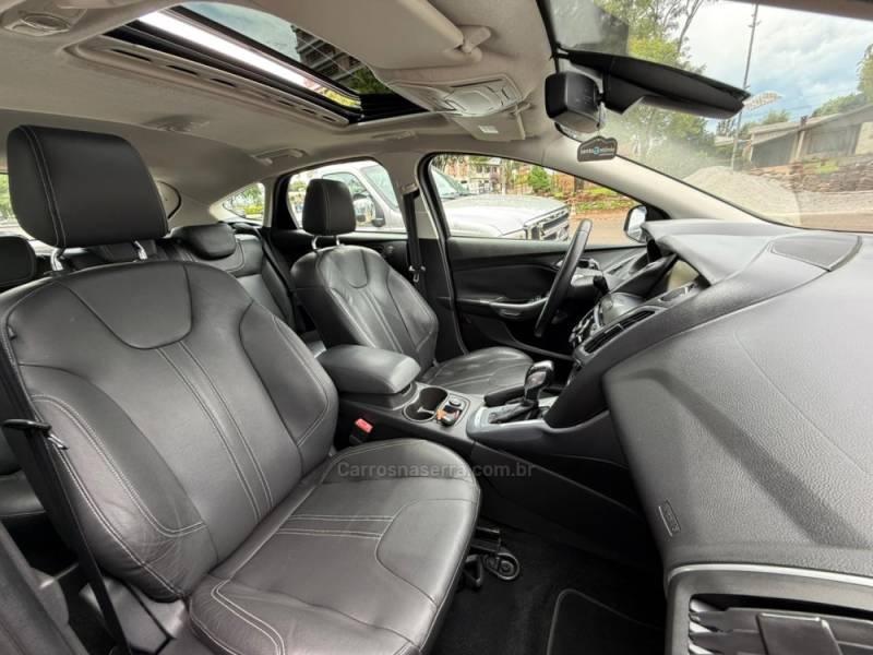 FORD - FOCUS - 2015/2015 - Preta - R$ 55.900,00