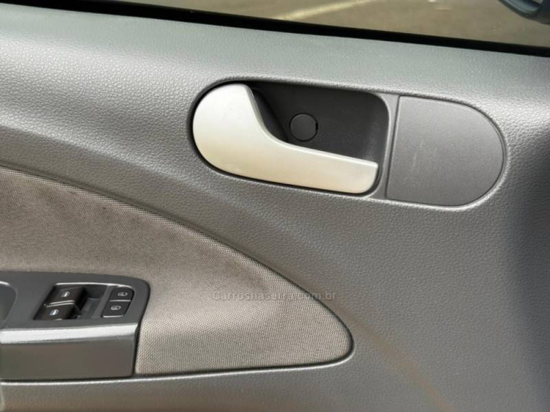 VOLKSWAGEN - SAVEIRO - 2013/2014 - Branca - R$ 46.900,00