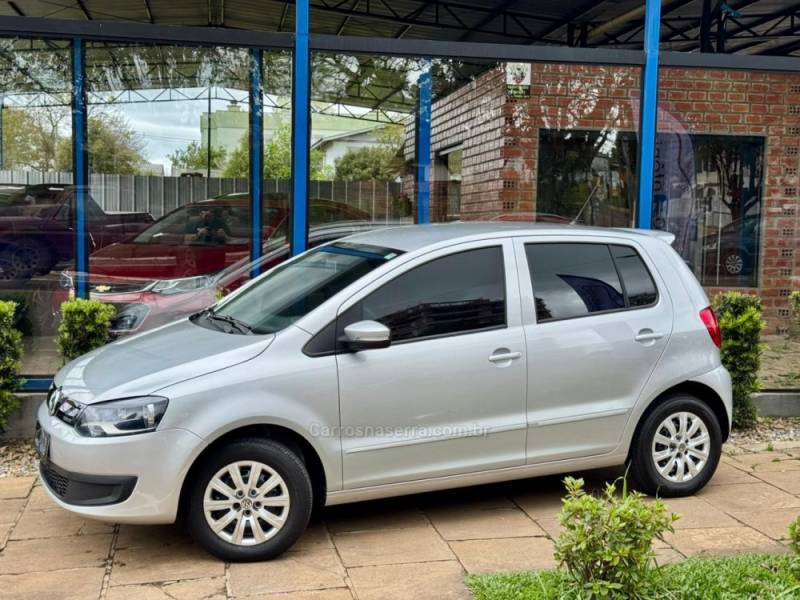 VOLKSWAGEN - FOX - 2013/2014 - Prata - R$ 42.900,00