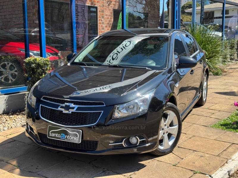 CHEVROLET - CRUZE - 2013/2014 - Preta - R$ 61.900,00