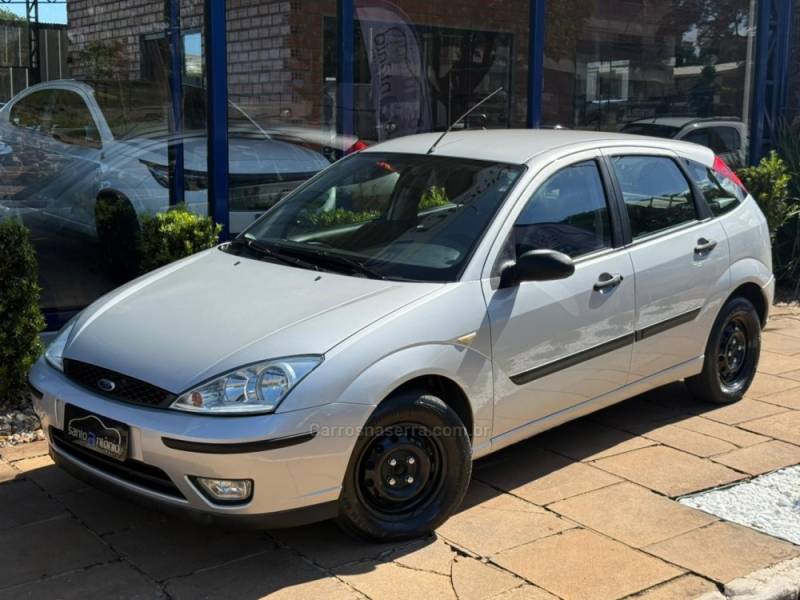 FORD - FOCUS - 2007/2008 - Prata - R$ 23.900,00
