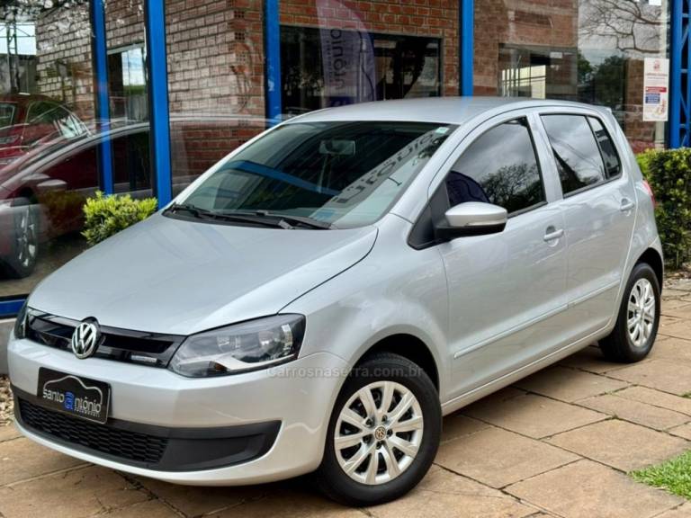 VOLKSWAGEN - FOX - 2013/2014 - Prata - R$ 42.900,00