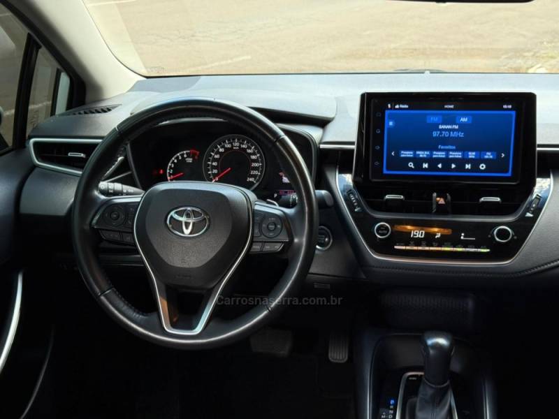 TOYOTA - COROLLA - 2022/2023 - Branca - R$ 132.900,00