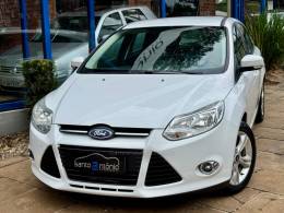 FORD - FOCUS - 2014/2015 - Branca - R$ 54.900,00
