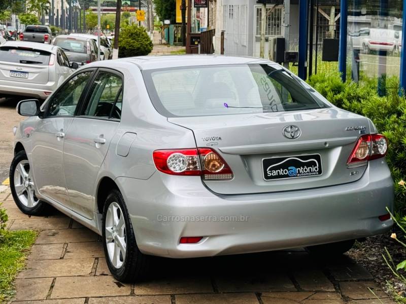 TOYOTA - COROLLA - 2011/2012 - Prata - R$ 64.900,00