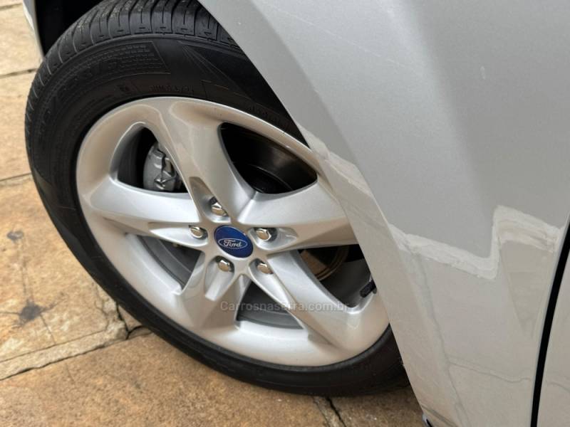 FORD - FOCUS - 2011/2012 - Prata - R$ 41.900,00