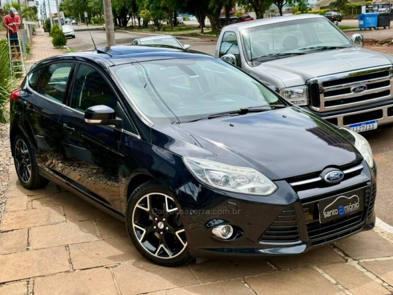 FORD - FOCUS - 2015/2015 - Preta - R$ 55.900,00