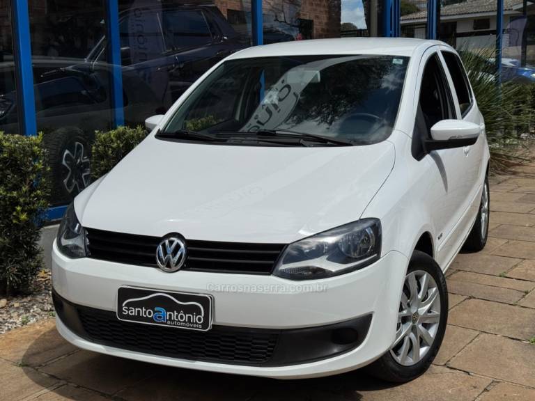 VOLKSWAGEN - FOX - 2010/2011 - Branca - R$ 32.900,00