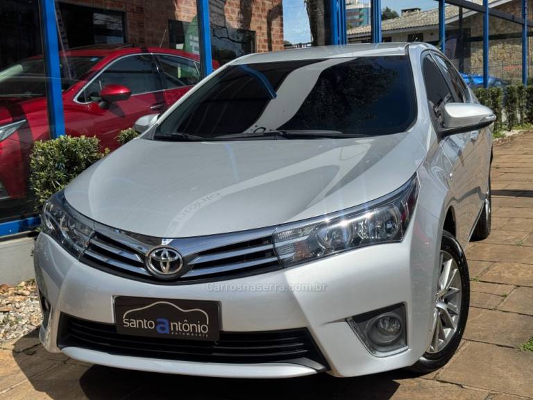 TOYOTA - COROLLA - 2015/2016 - Prata - R$ 79.900,00