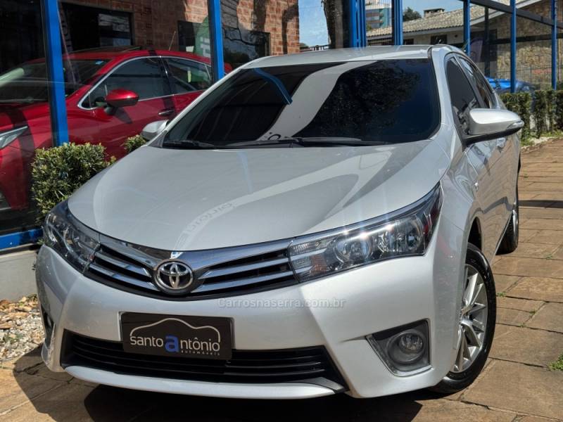 TOYOTA - COROLLA - 2015/2016 - Prata - R$ 79.900,00