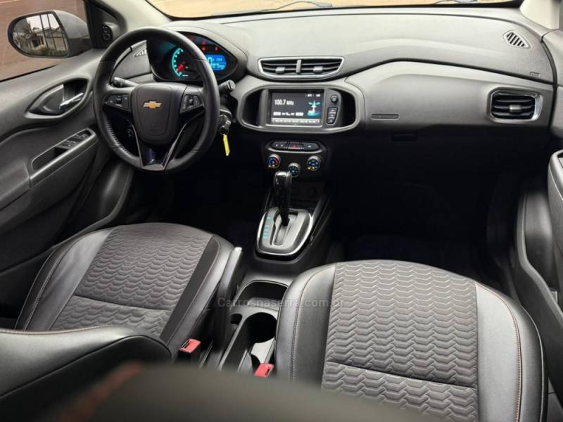 CHEVROLET - ONIX - 2017/2018 - Prata - R$ 65.900,00