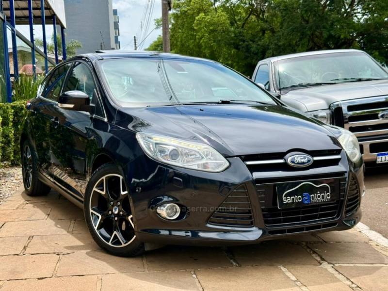FORD - FOCUS - 2015/2015 - Preta - R$ 55.900,00