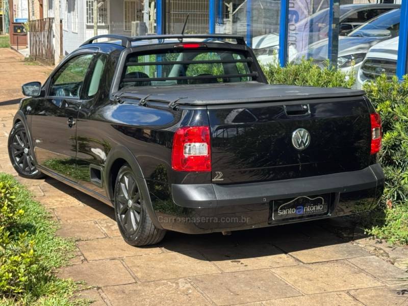 VOLKSWAGEN - SAVEIRO - 2015/2015 - Preta - R$ 53.900,00