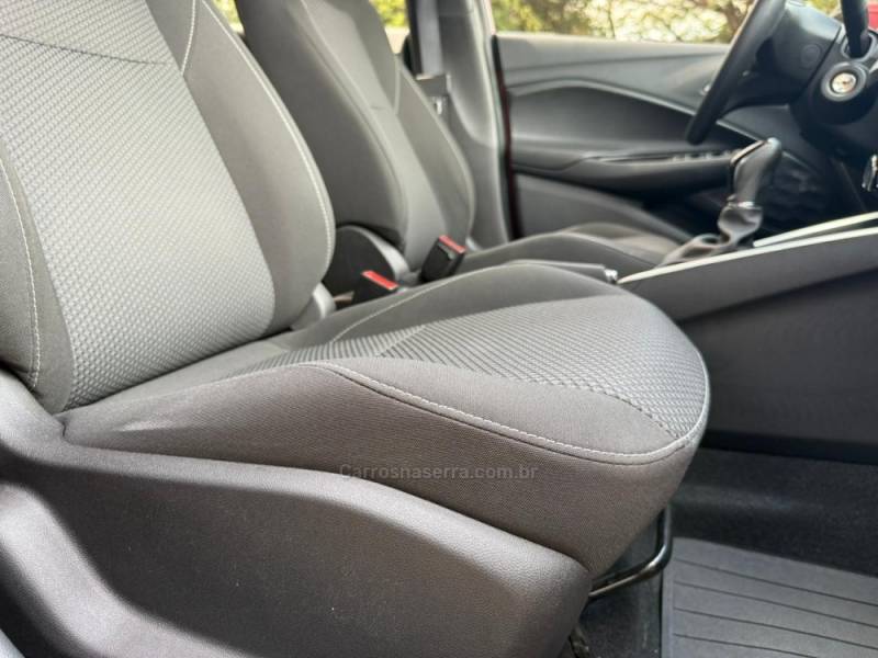 CHEVROLET - ONIX - 2022/2023 - Vermelha - R$ 73.900,00