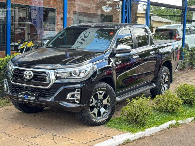 TOYOTA - HILUX - 2019/2019 - Preta - R$ 209.900,00